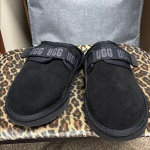 UGG Black slippers - size 8 black nwt